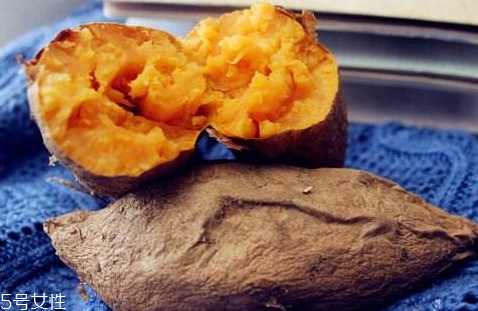 微波爐烤紅薯用盤子嗎 不用盤子也行 微波爐烤紅薯用盤子嗎 不用盤子也行