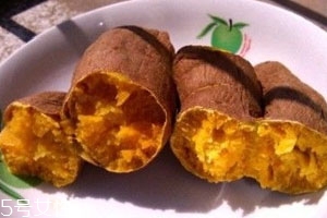 微波爐烤紅薯用盤子嗎 不用盤子也行 微波爐烤紅薯用盤子嗎 不用盤子也行