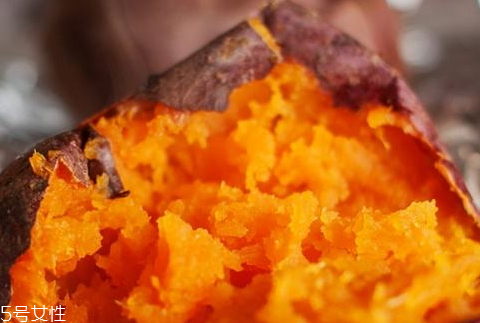 微波爐烤紅薯可以用保鮮膜嗎 微波爐保鮮膜烤紅薯方法 微波爐烤紅薯可以用保鮮膜嗎 微波爐保鮮膜烤紅薯方法