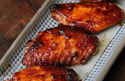 微波爐烤雞翅要錫紙嗎 微波烤雞翅的技巧 微波爐烤雞翅要錫紙嗎 微波烤雞翅的技巧