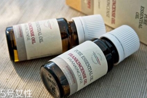 精油和植物油是一回事嗎？精油不是油脂