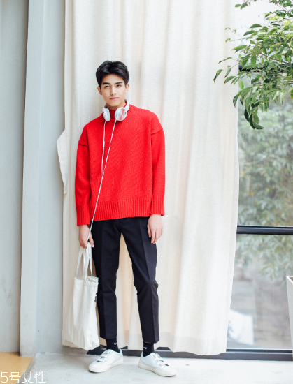 紅色毛衣配什么褲子男 三種搭配將帥氣與時尚兼具 紅色毛衣配什么褲子男 三種搭配將帥氣與時尚兼具