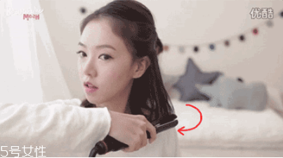 短發(fā)發(fā)尾外翻的發(fā)型怎么弄？誰(shuí)弄誰(shuí)美