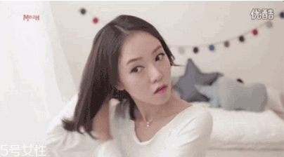 短發(fā)發(fā)尾外翻的發(fā)型怎么弄？誰(shuí)弄誰(shuí)美