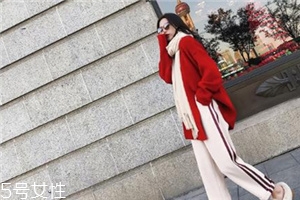 大紅色毛衣配什么顏色好看？色彩搭配很重要