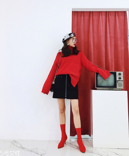 大紅色毛衣配什么顏色好看？色彩搭配很重要