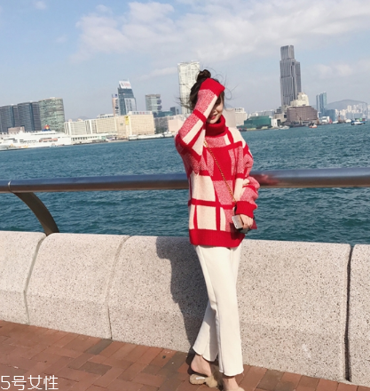 大紅色毛衣配什么顏色好看？色彩搭配很重要