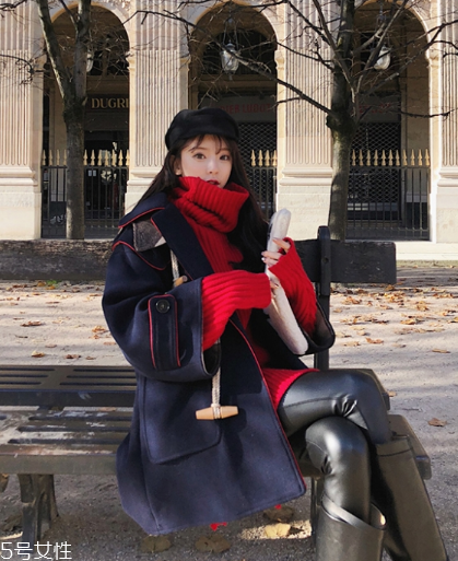 大紅色毛衣配什么顏色好看？色彩搭配很重要