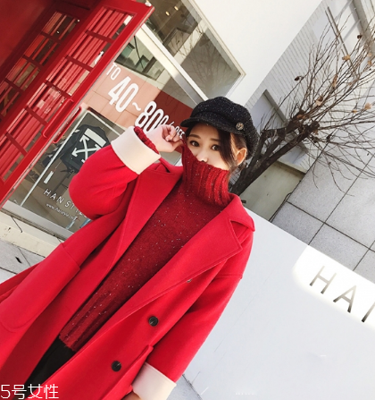 大紅色毛衣配什么顏色好看？色彩搭配很重要