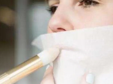 口紅是粘杯好還是不沾杯好？不沾杯的口紅不一定是好口紅