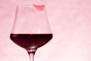 口紅是粘杯好還是不沾杯好？不沾杯的口紅不一定是好口紅