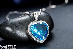 托帕石價格多少錢一克？明星最愛的托帕石