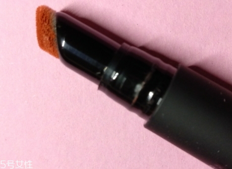 唇釉和染唇液的區(qū)別 你更看好哪個？