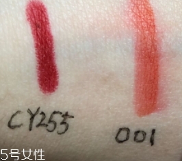 唇釉和口紅哪個(gè)不容易掉色？