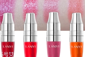 唇釉和口紅哪個(gè)不容易掉色？