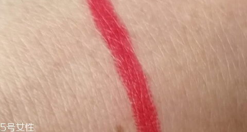 唇釉和唇蜜的區(qū)別 你還在傻傻分不清 唇釉和唇蜜的區(qū)別 你還在傻傻分不清