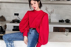 拼色牛仔褲怎么搭配？開春的最火的一條褲子