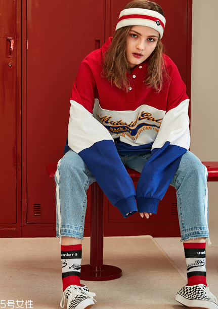 撞色衛(wèi)衣怎么搭配？讓你的日常穿衣潮到爆