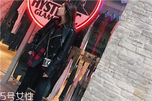短款皮衣怎么搭配好看？酷girl的冬日選擇