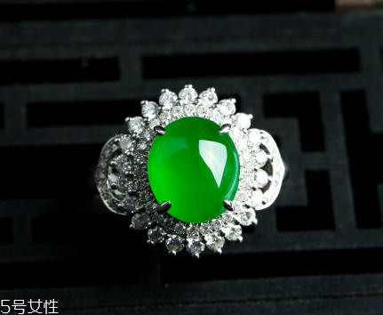 翡翠冰種和糯種哪個(gè)好？原來(lái)有這么大的區(qū)別