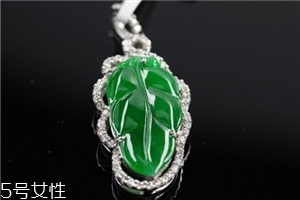 翡翠a貨多少錢？高檔手鐲上千萬(wàn)元