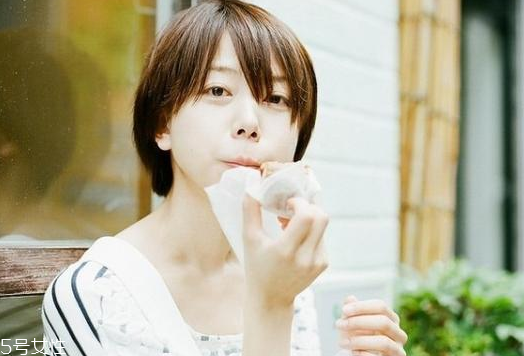 2018最流行的短發(fā)發(fā)型 六款短發(fā)不能錯過的顏色 2018最流行的短發(fā)發(fā)型 六款短發(fā)不能錯過的顏色