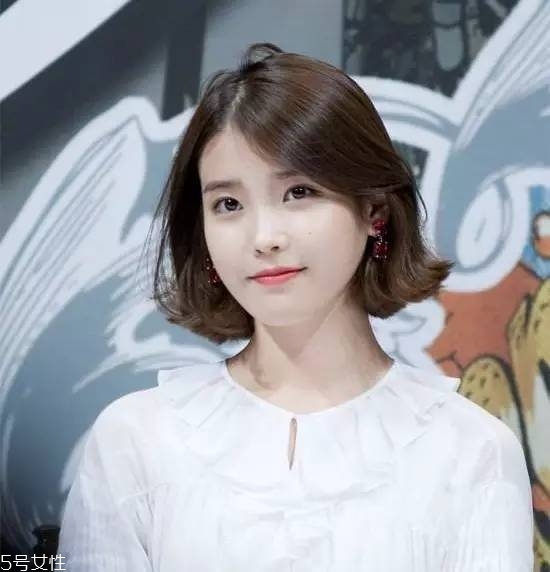 短發(fā)發(fā)尾外翻的發(fā)型怎么弄？誰(shuí)弄誰(shuí)美