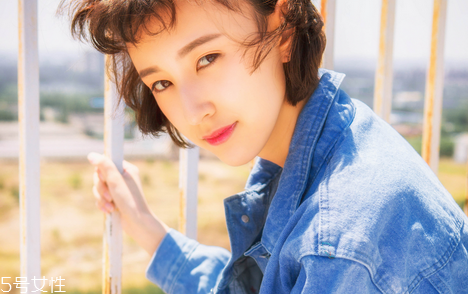 短發(fā)怎么做新娘造型？編發(fā)好看又簡(jiǎn)單