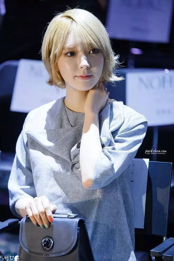 短發(fā)發(fā)尾外翻的發(fā)型怎么弄？誰(shuí)弄誰(shuí)美