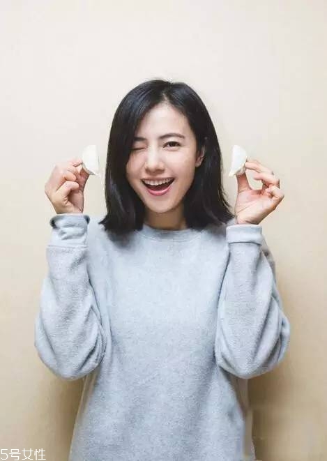 短發(fā)發(fā)尾外翻的發(fā)型怎么弄？誰(shuí)弄誰(shuí)美