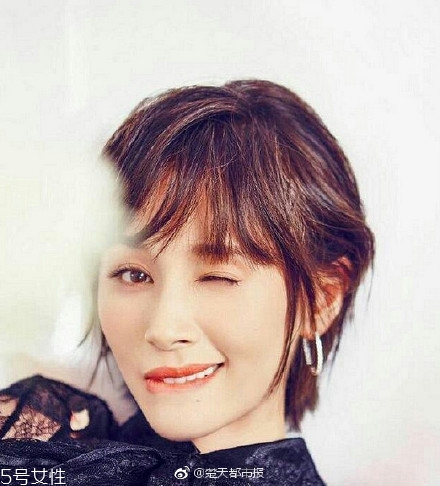 短發(fā)發(fā)尾外翻的發(fā)型怎么弄？誰(shuí)弄誰(shuí)美