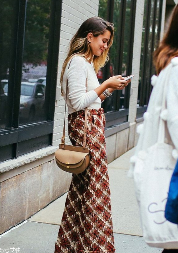 上身瘦下身胖怎么穿衣？穿裙子最遮肉