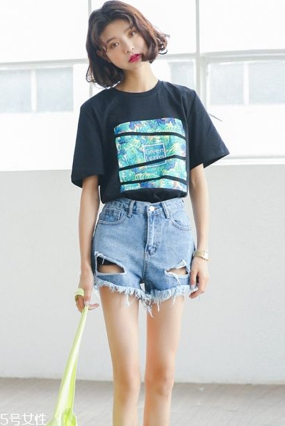 上身瘦下身胖怎么穿衣？穿裙子最遮肉