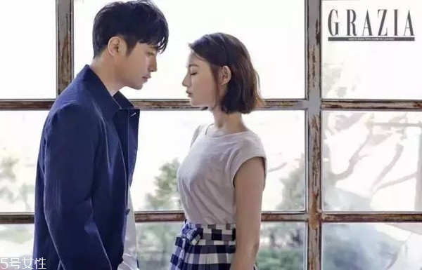 短發(fā)發(fā)尾外翻的發(fā)型怎么弄？誰(shuí)弄誰(shuí)美