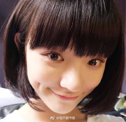 短發(fā)發(fā)尾外翻的發(fā)型怎么弄？誰(shuí)弄誰(shuí)美