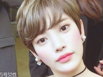 2018最流行的短發(fā)發(fā)型 六款短發(fā)不能錯過的顏色 2018最流行的短發(fā)發(fā)型 六款短發(fā)不能錯過的顏色