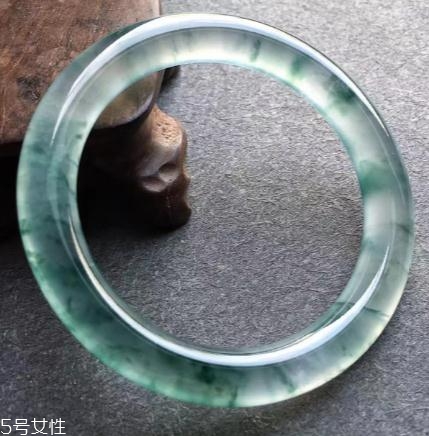 翡翠手鐲怎么看水頭？行家教你這樣挑