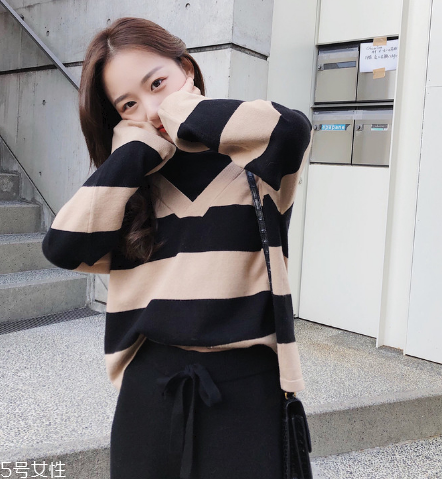 毛衣要買小一碼嗎？不同搭配不同選擇