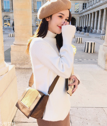 毛衣會縮水還是變大？和毛衣材質(zhì)有關(guān)