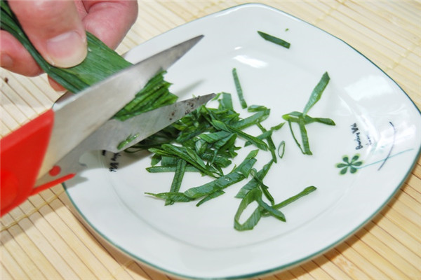 廚房用具的15個(gè)妙用小技巧 廚房用具的15個(gè)妙用小技巧