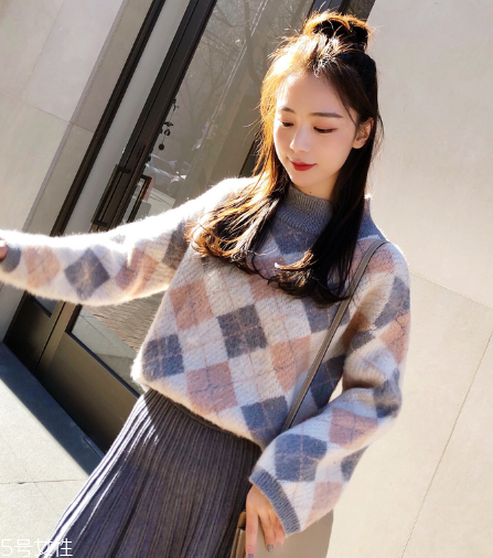 毛衣掉色嚴重怎么辦？巧用鹽水化解尷尬