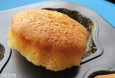 微波爐烤蛋糕要多長時(shí)間 微波爐烤蛋糕時(shí)間 微波爐烤蛋糕要多長時(shí)間 微波爐烤蛋糕時(shí)間