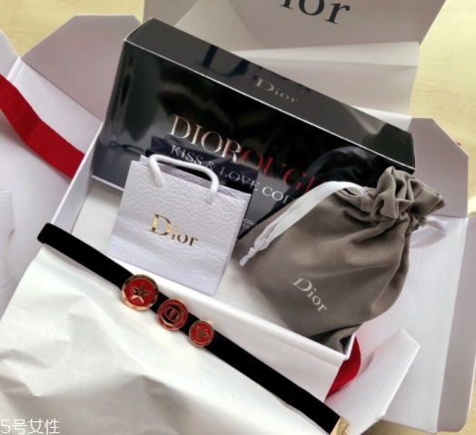 迪奧2018情人節(jié)限量多少錢？love kiss情人節(jié)口紅試色