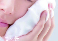 氨基酸潔面比皂基潔面更好嗎？看肌膚需求