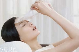 怎么揭面膜不扯大毛孔？掌握方向很重要