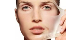 怎么揭面膜不扯大毛孔？掌握方向很重要