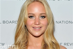 鉆石臉適合什么發(fā)型？流行色也隨之而來