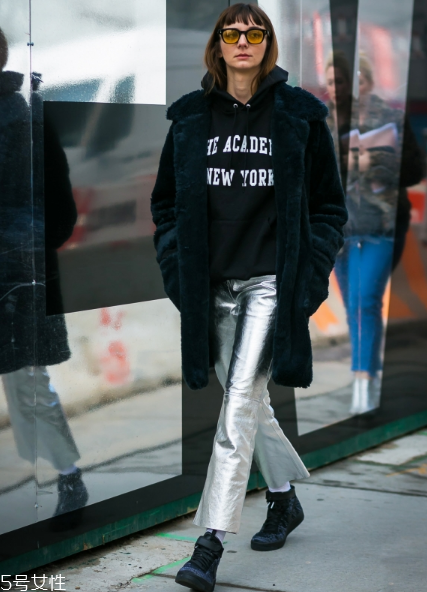 皮草里面搭配什么好看？選對內(nèi)搭是關(guān)鍵