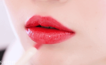 透明唇蜜哪個(gè)牌子好？打造玻璃唇效果
