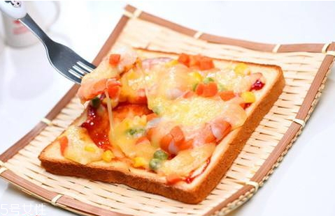 微波爐烤披薩用什么火 建議用大火 微波爐烤披薩用什么火 建議用大火